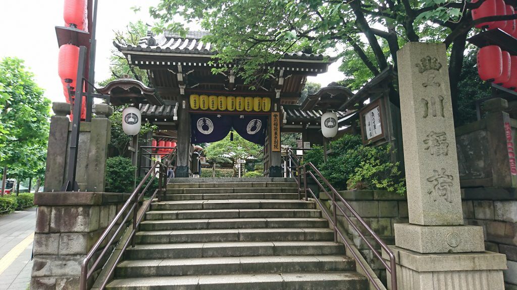 豊川稲荷東京別院入口
